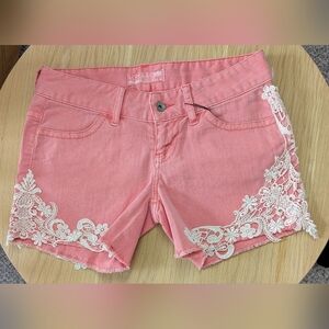 NWT GUESS Womens (Size 26) Peach Jean Shorts With Off-White Lace/Crochet Trim